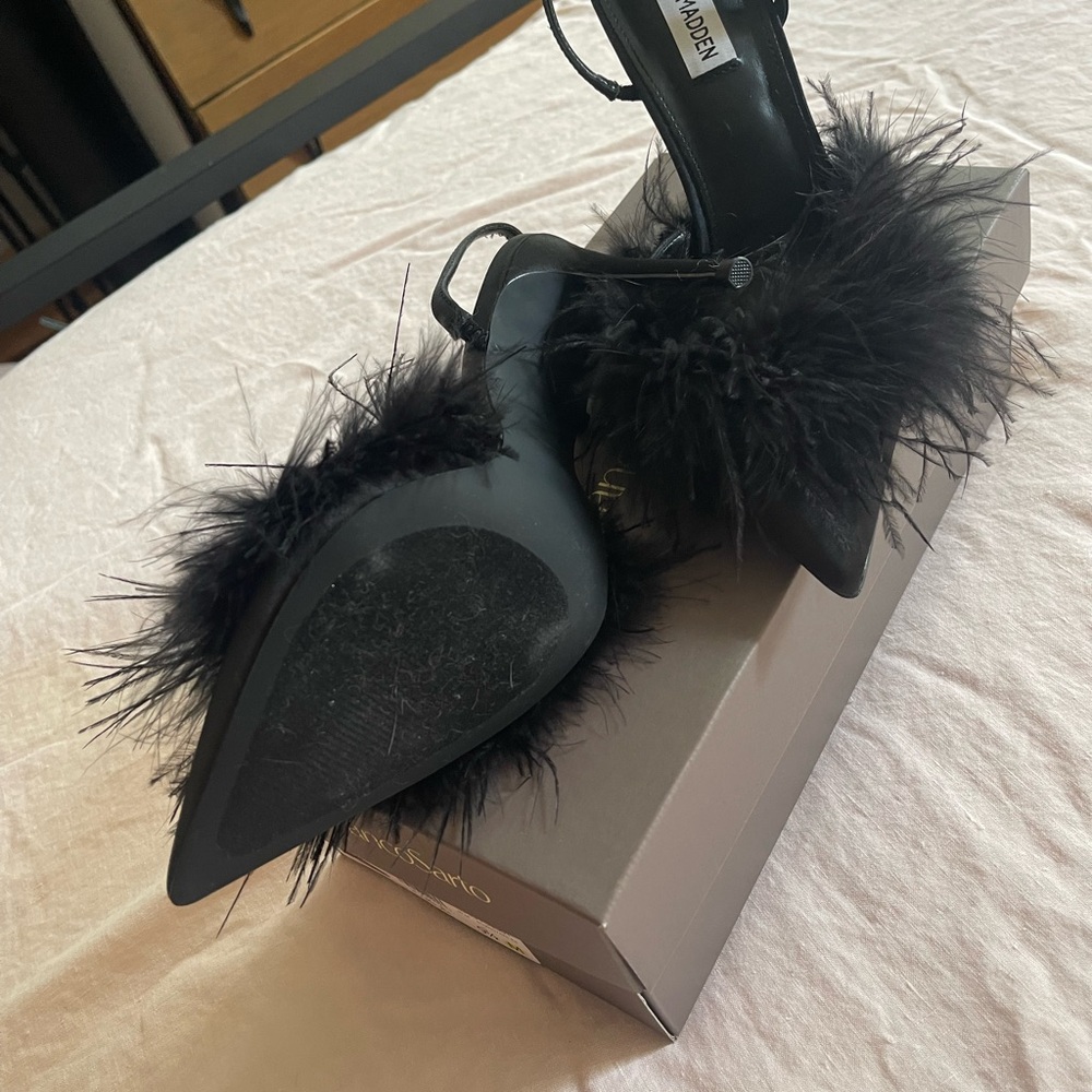 Steve Madden Black Feathered Heeled Sandals - Picture 2 of 2
